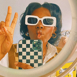 Meet your Posher, Bakyayita